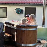 别墅 Cozy Private House With Backyard And Hot Tub