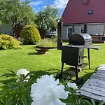 Cozy Private House With Backyard And Hot Tub Vila
