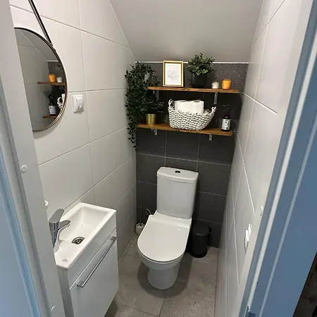 Cozy Private House With Backyard And Hot Tub Вилла