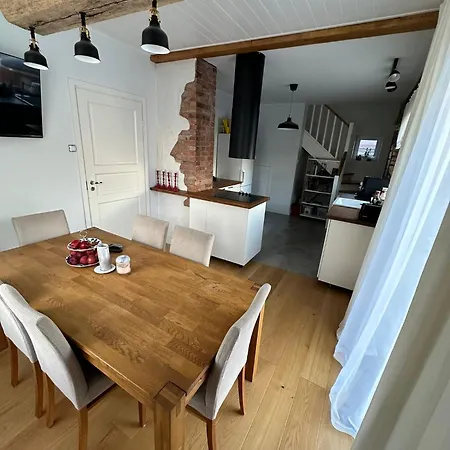 Cozy Private House With Backyard And Hot Tub Вилла