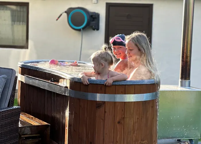 فيلة Cozy Private House With Backyard And Hot Tub