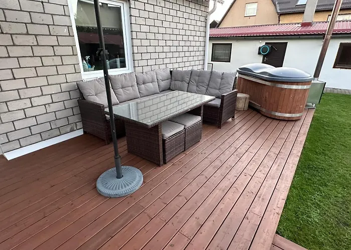 Cozy Private House With Backyard And Hot Tub * بارنو