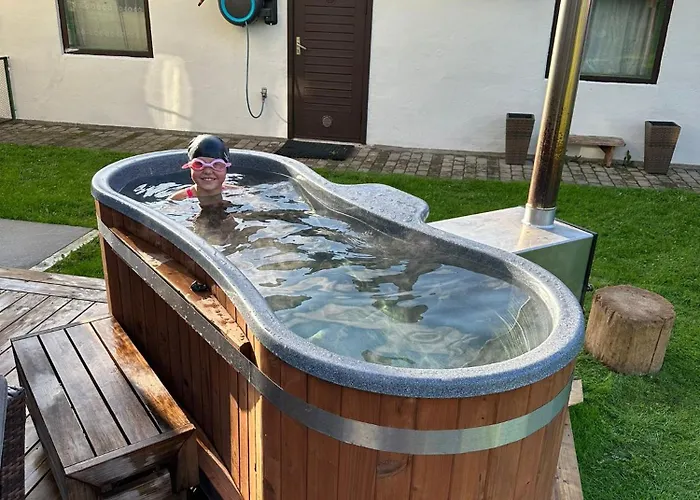 فيلة Cozy Private House With Backyard And Hot Tub بارنو